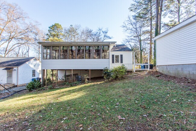 Building Photo - 2457 Jefferson Terrace