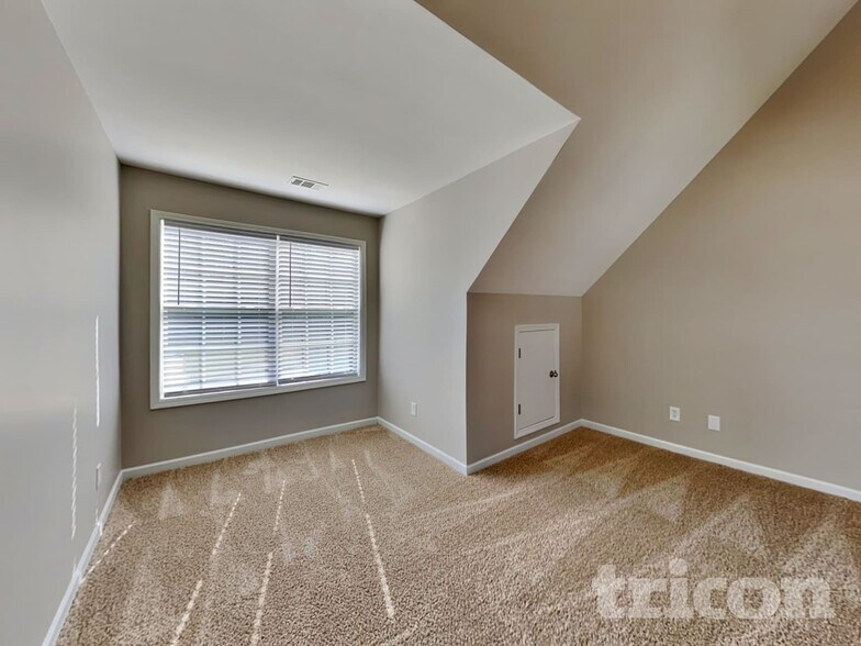 Building Photo - 800 Betsy Ross Trail