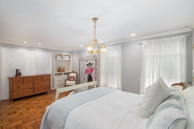 Building Photo - 2522 Wordsworth St