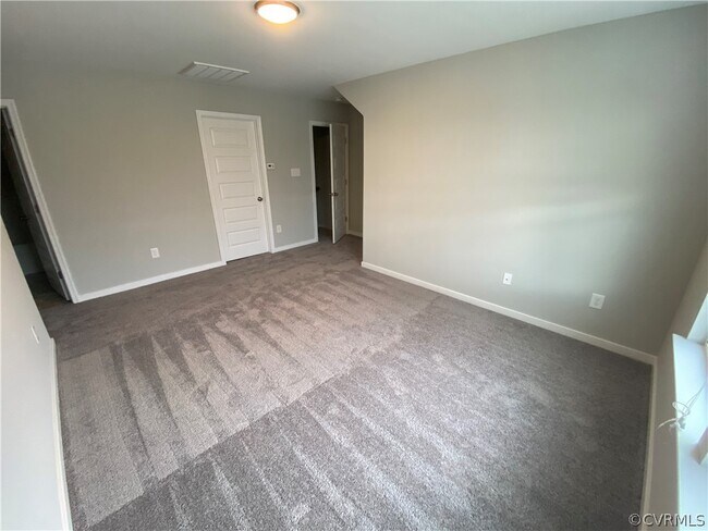 Building Photo - 8040 Rutland Village Dr