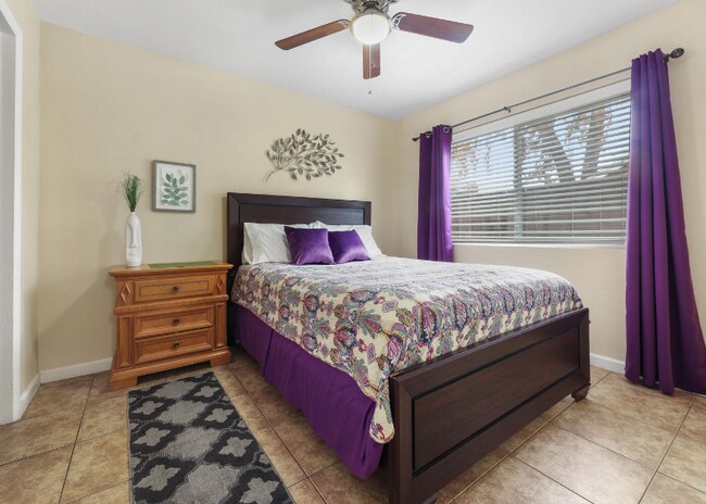 Building Photo - 718 N Floral St