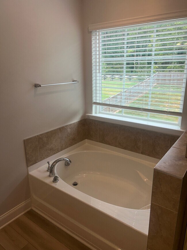 Building Photo - 815 Harmony Ranch Ln