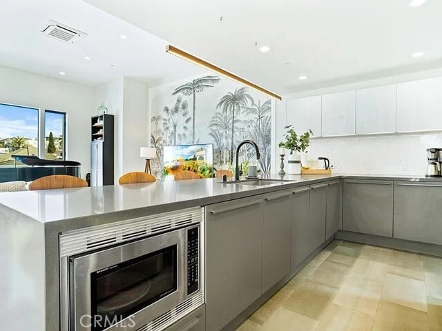 Building Photo - 811 N Detroit St