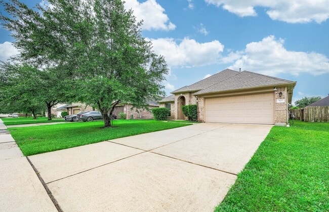 Building Photo - 927 Hannah Falls Ln