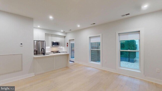 Building Photo - 1117 24th St NW