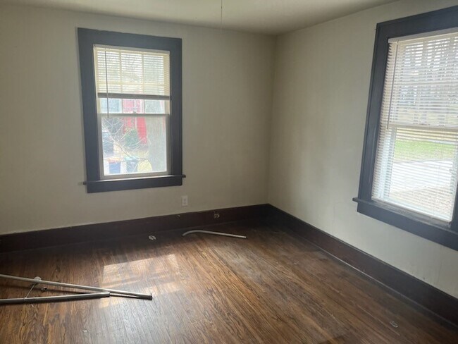 Building Photo - 10 French Rd