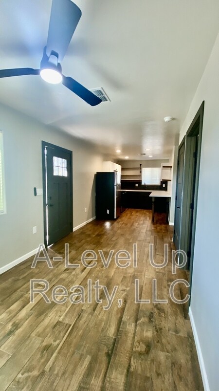 Building Photo - 2341 S 3rd Ave