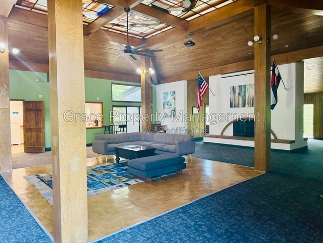 Building Photo - 501 Golden Cir