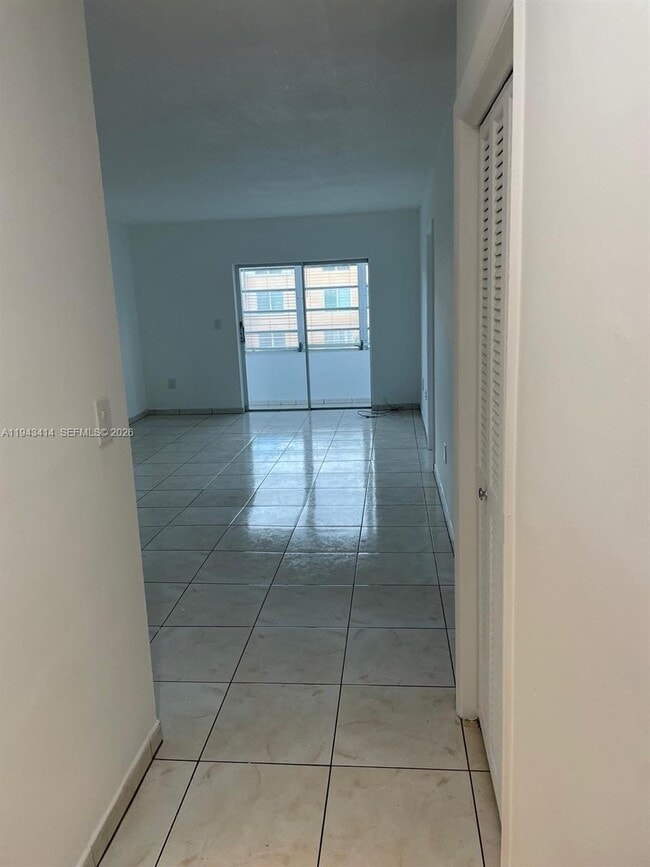 Building Photo - 140 Royal Palm Rd