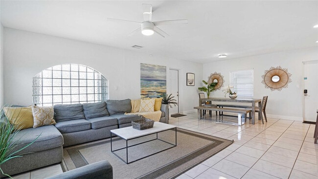 Building Photo - 2716 N Ocean Blvd