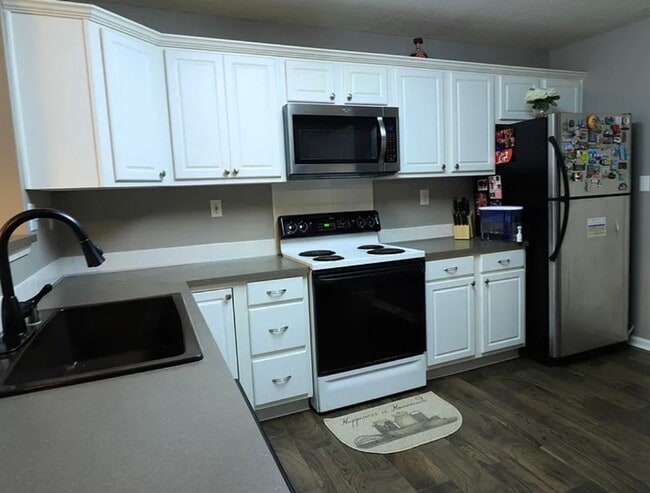 Building Photo - 568 Wellington Gardens Dr