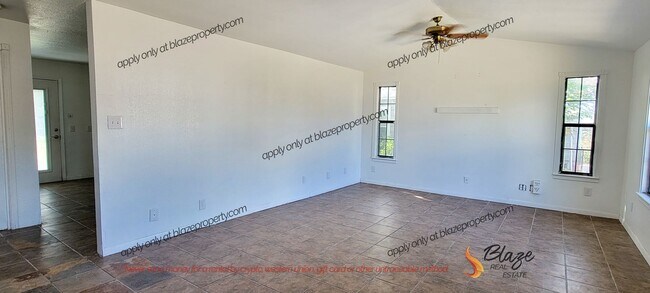 Building Photo - 2618 Rule St