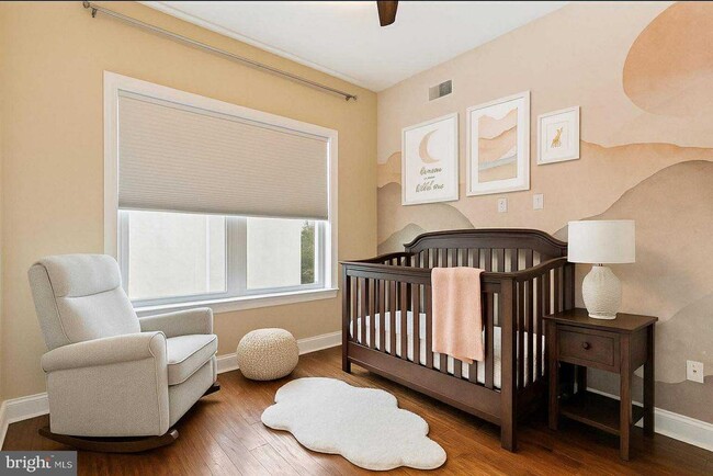 Building Photo - 719 E Thompson St