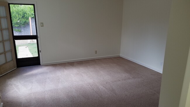 Building Photo - 9915 Zitto Ln