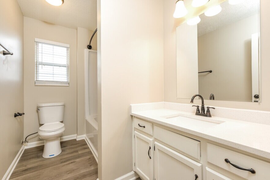 Building Photo - 3102 Creekview Ln