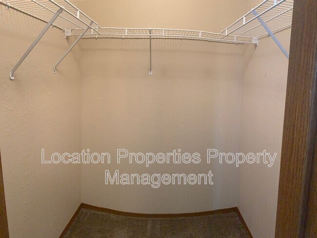Building Photo - 950 Monterey Way