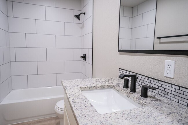 Building Photo - Texas Oaks