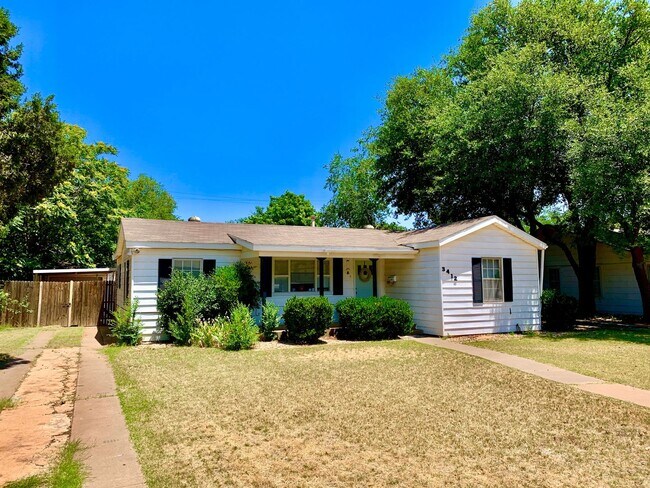 Building Photo - Charming Three Bedroom near TTU - July 2025!