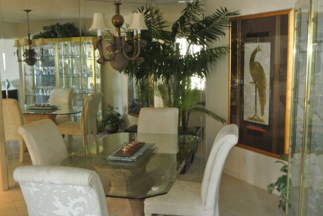 Dining room - 500 S Ocean Blvd