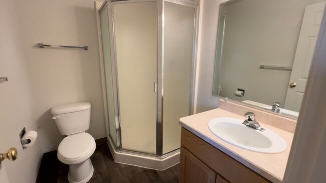 Building Photo - CHECK OUT THIS SPACIOUS TOWNHOUSE IN REDMO...