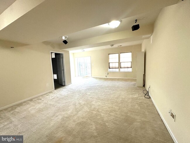 Building Photo - 25795 Clairmont Manor Square