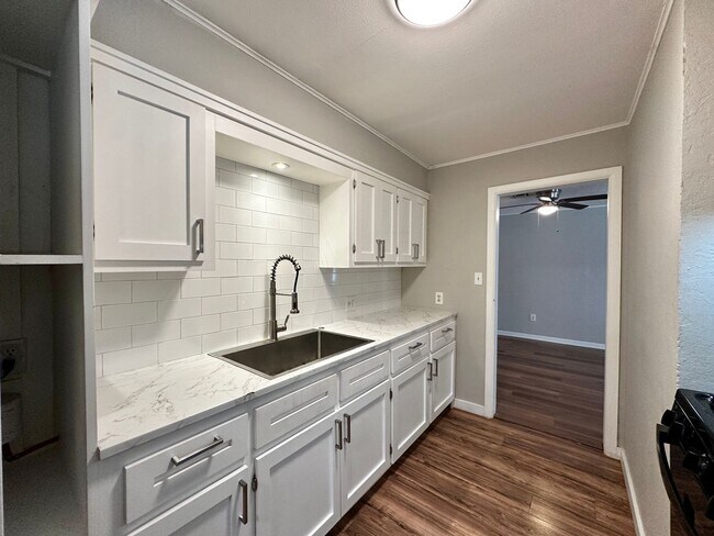 Building Photo - Wascher  Duplex