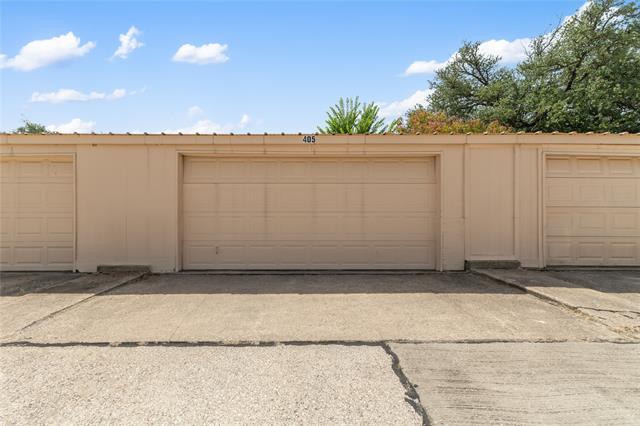 Building Photo - 405 Valley Park Dr