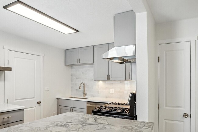 Building Photo - 1364 Lafayette St