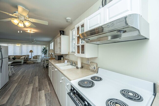 Building Photo - 816 E Cooper Ave