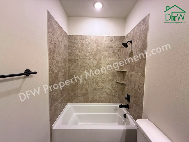 Building Photo - Spacious 3-Bedroom Townhome in Prime Arlington Location – Stylish, Modern, and Move-In Ready!