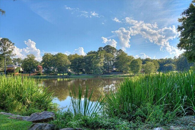 Building Photo - BEAUTIFUL WATERFRONT TOWNHOME