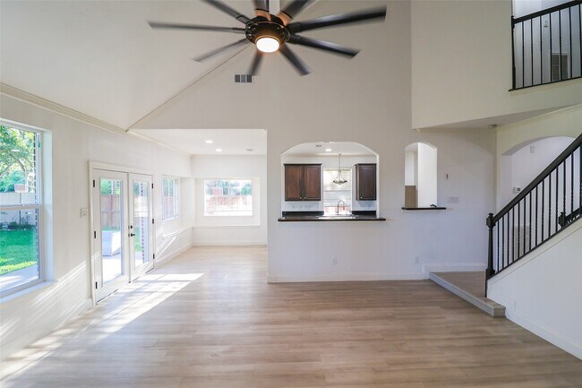 Building Photo - 14311 Ragus Lake Dr