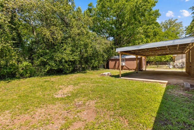 Building Photo - Charming & Newly Renovated 4 Bedroom 2 Bat...