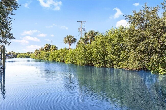 Building Photo - 8825 Oak St