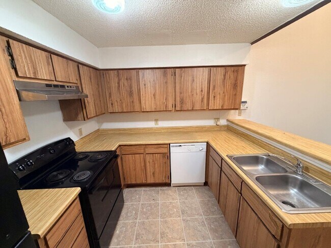 Building Photo - 11983 Bob White Dr