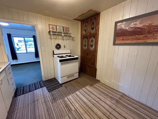 Building Photo - 821 W Main St