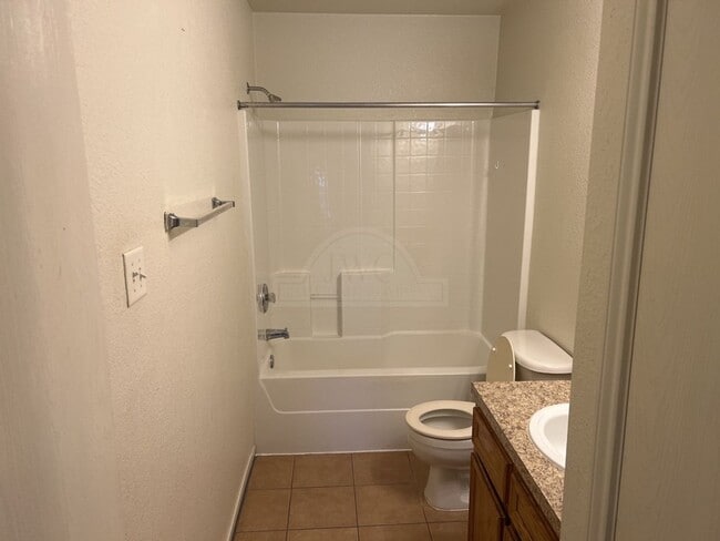 Building Photo - 304 Primrose