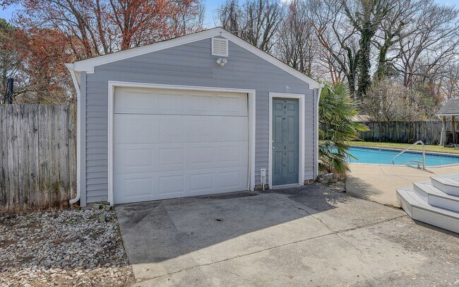 Building Photo - For Rent. 4 Bedrooms