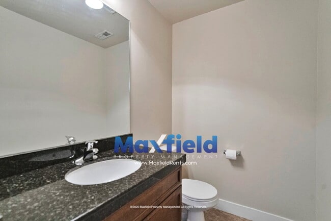 Building Photo - Heart of Riverton Pet Friendly Townhouse 3 BD 2.5 BA 2 GAR