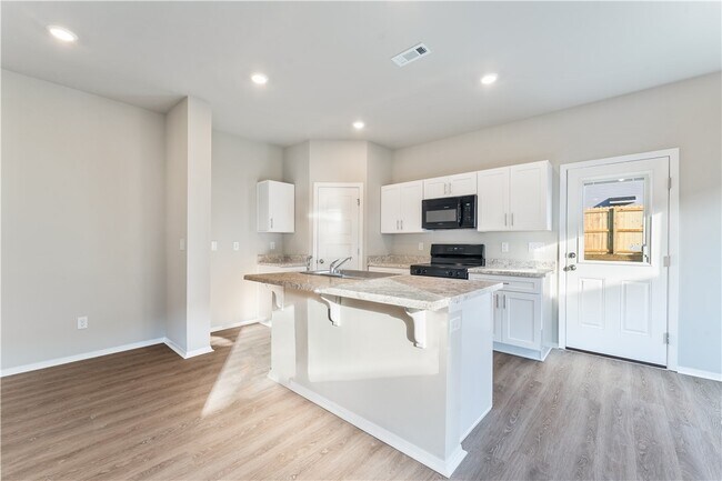 Building Photo - 6812 Memphis