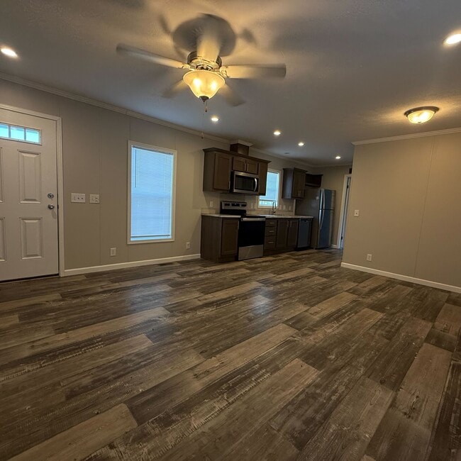 Building Photo - 10610 State Rte 762