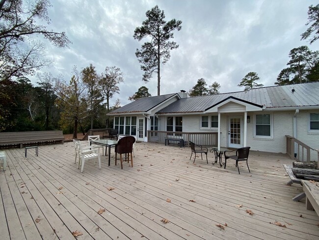 Building Photo - Beautifully Updated and Furnished 3 bedroom, 2 bath brick ranch in Vineland!