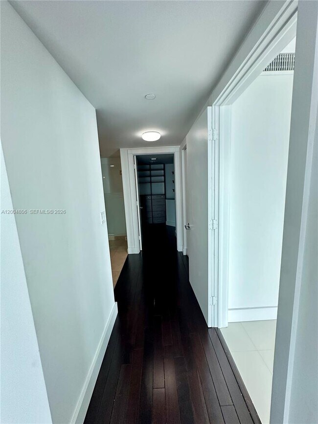 Building Photo - 350 S Miami Ave