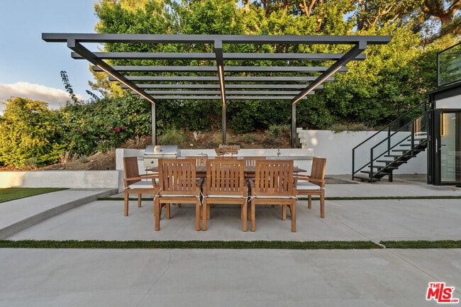 Building Photo - 18101 Green Meadow Dr