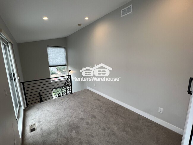 Building Photo - 1338 Perry St