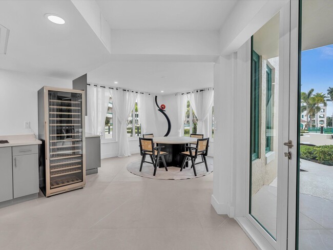 Building Photo - 120 SE 5th Ave