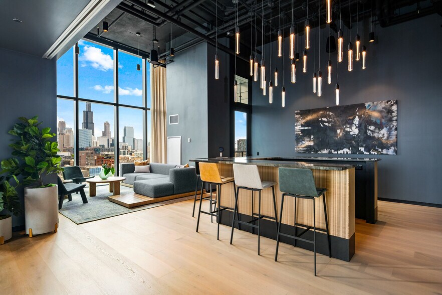 Building Photo - 1311 W Randolph St