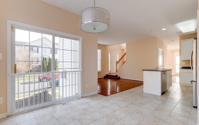 Building Photo - Charming Abingdon Townhome with Modern Upgrades!