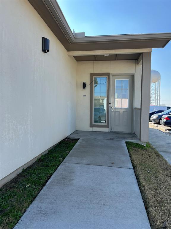 Building Photo - 2400 Louis Henna Blvd