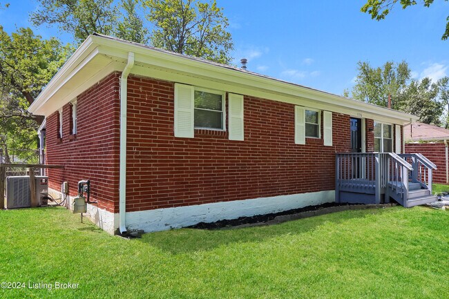 Building Photo - 1136 Lone Oak Ave